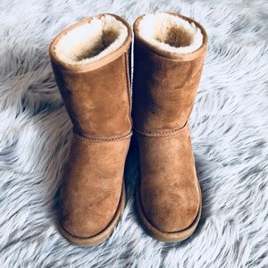Women’s size 7 UGGs
